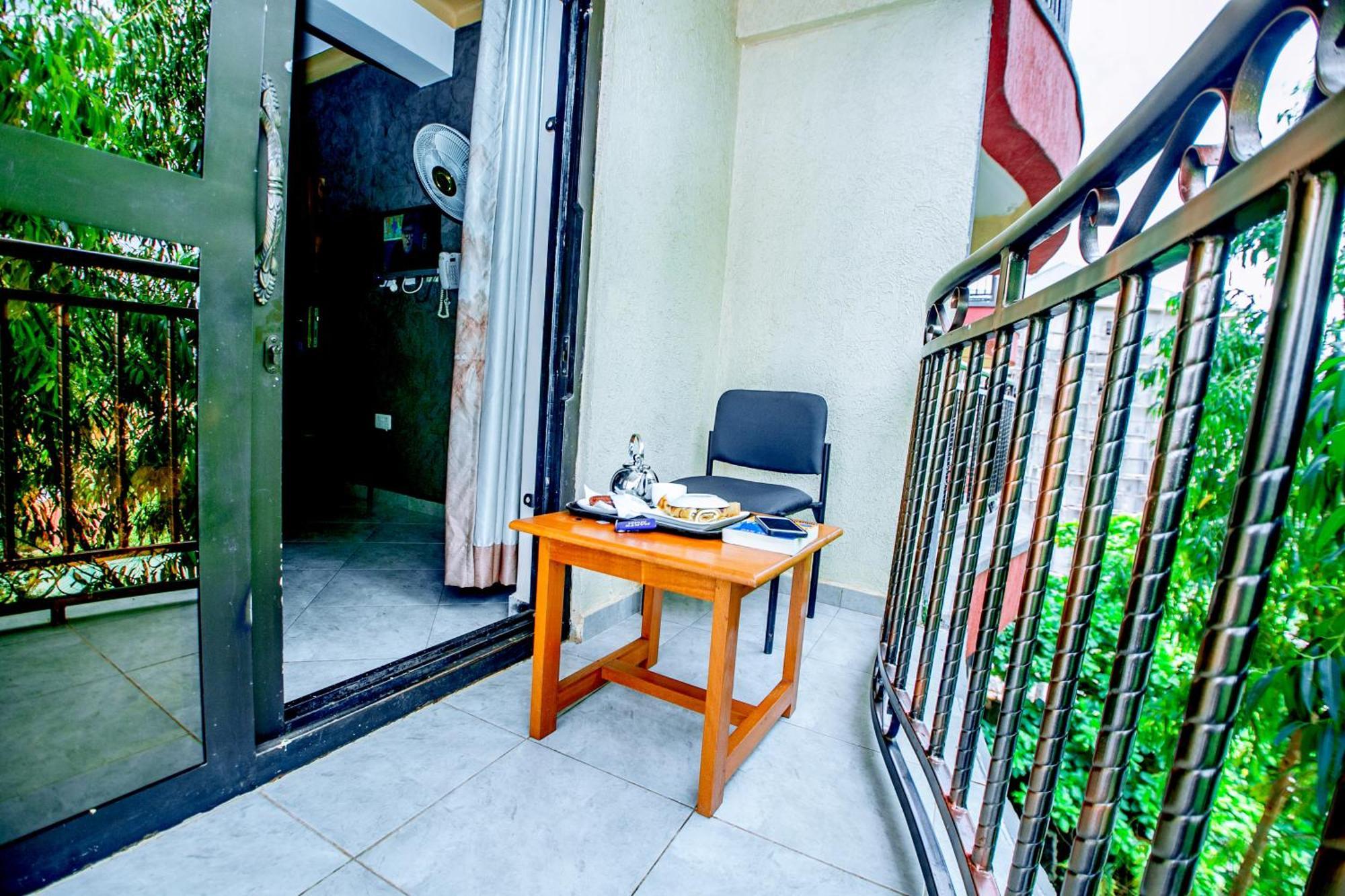 Harts Motel カンパラ エクステリア 写真